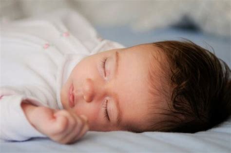 Cara Agar Bayi Cepat Tidur Tanpa Digendong